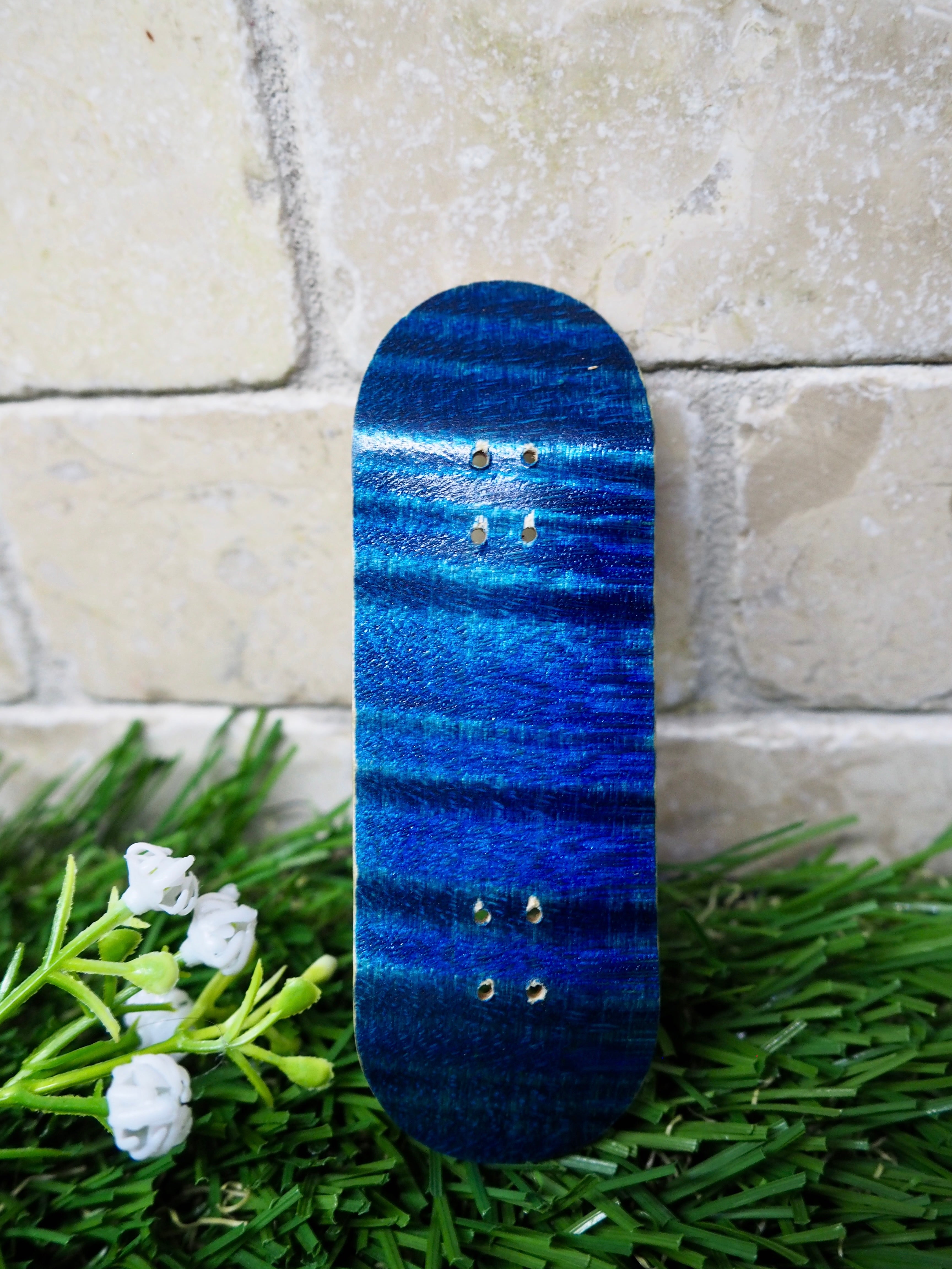 32mm handcrafted Frog Fingerboard blue dyed maple zebra shine deck | 5-ply Drop 2