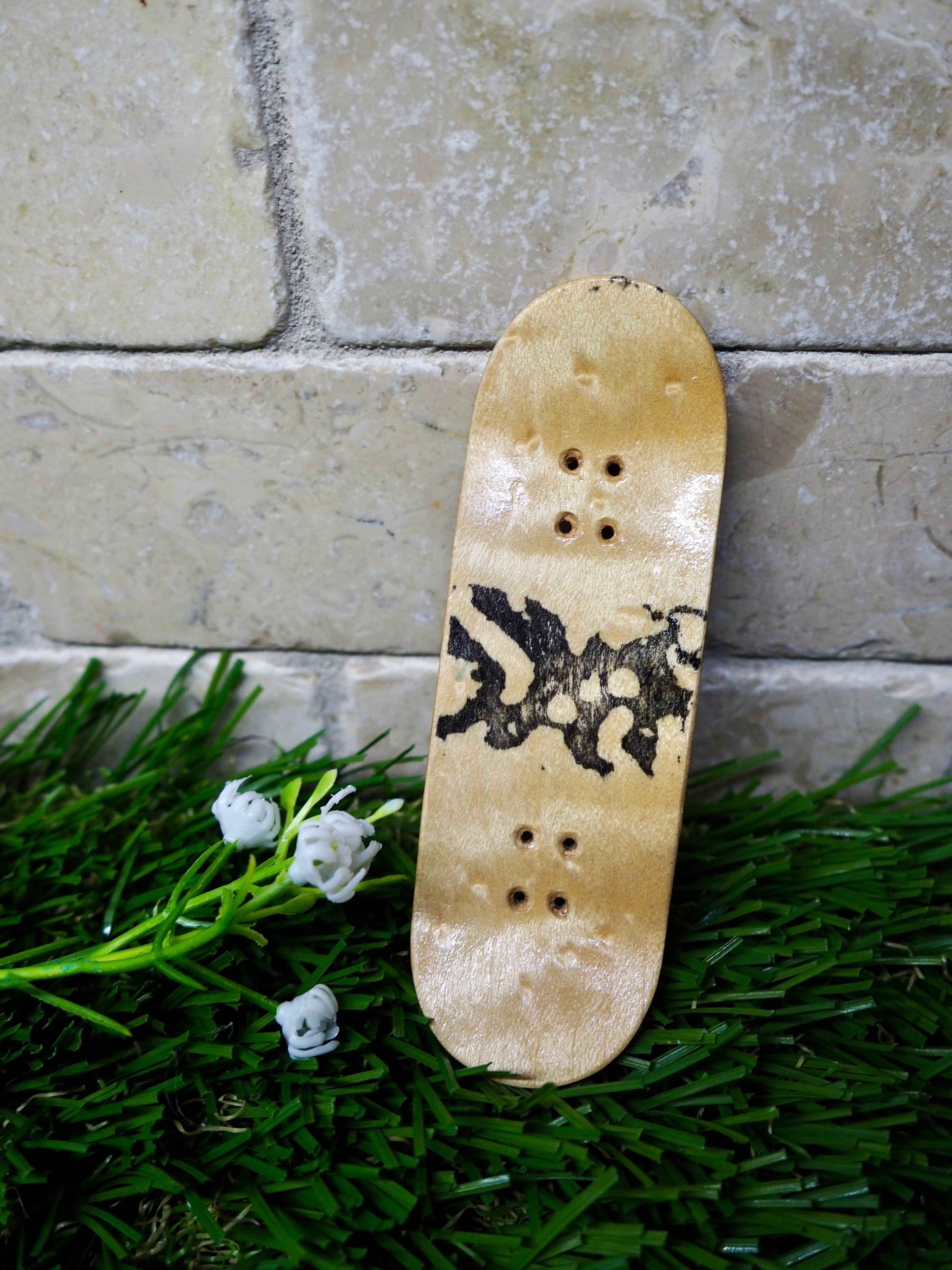 32mm handcrafted Frog Fingerboard blue dyed maple zebra shine deck | 5-ply Drop 2