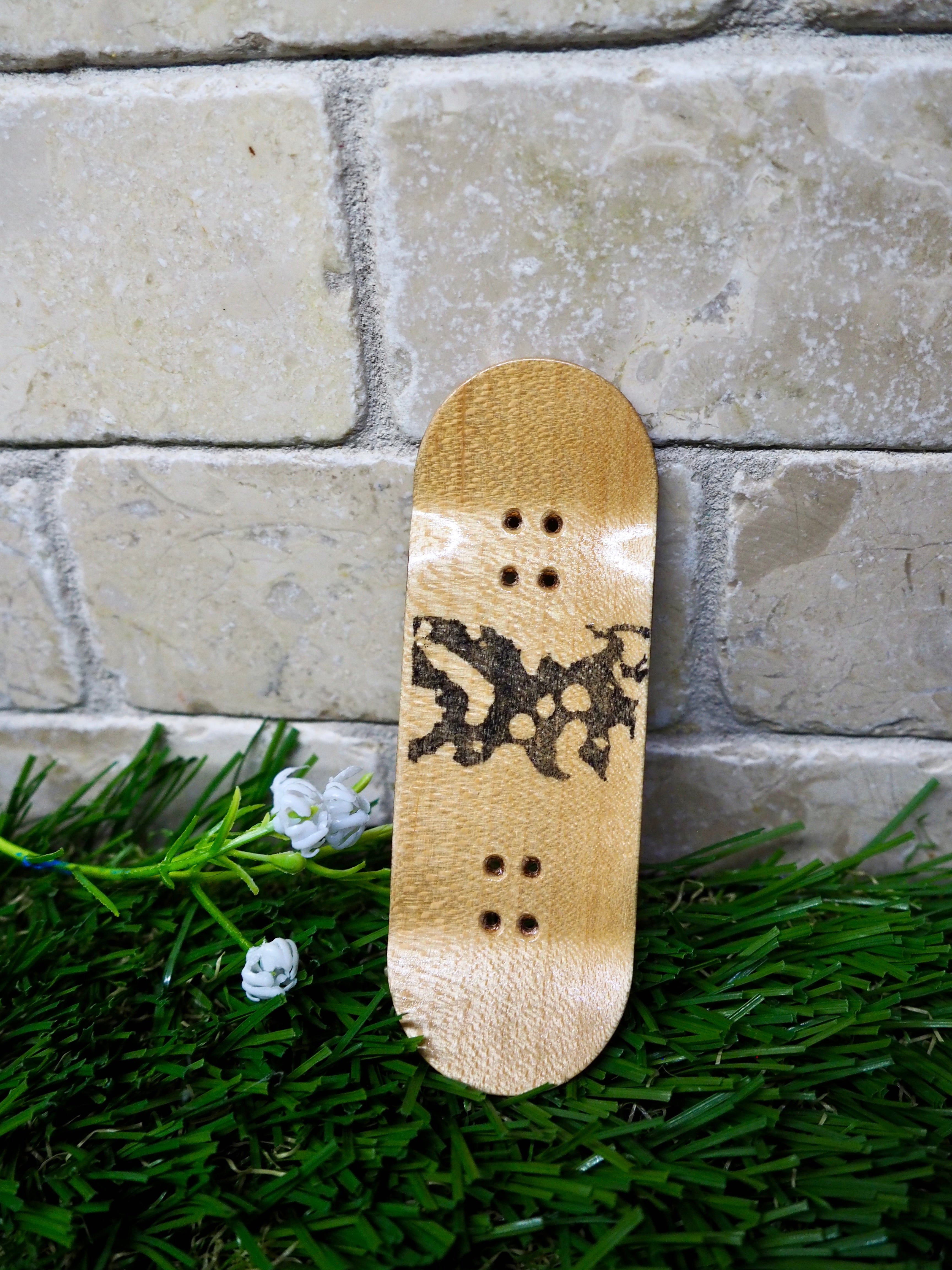 34mm handcrafted Frog Fingerboard golden brown deck | 5-ply Drop 2